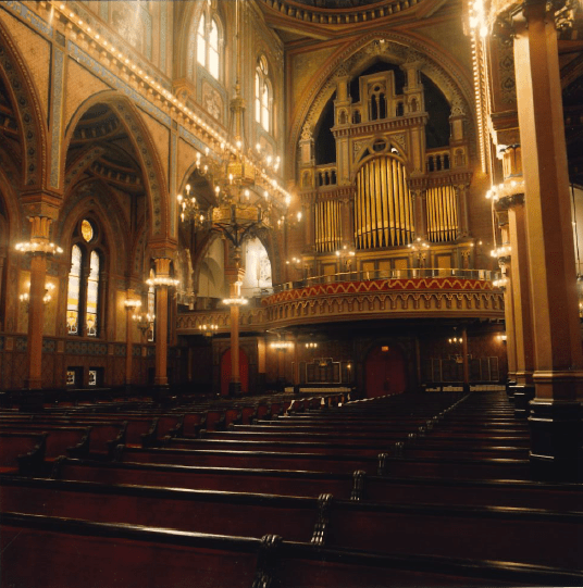 Organ from floor front